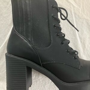 MIA Black Lace-Up Ankle Boots Size 8.5